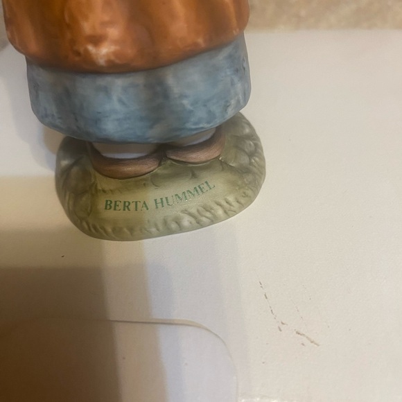 Studio Hummel - Picture 3 of 5